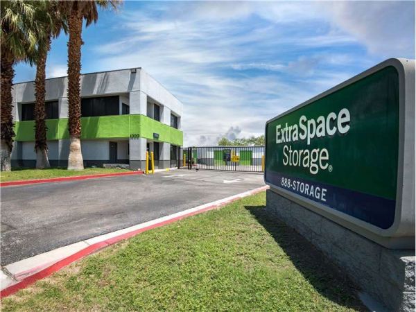 Extra Space Storage - 8312 - Palm Springs - Farrell Dr. 300 - 1000 North Farrell Drive