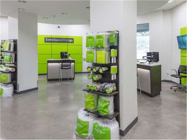 Extra Space Storage - 1521 - Honolulu - Kalakaua Ave - 1414 Kalakaua Avenue
