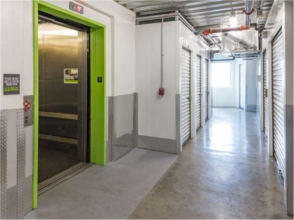 Extra Space Storage - 1521 - Honolulu - Kalakaua Ave - 1414 Kalakaua Avenue