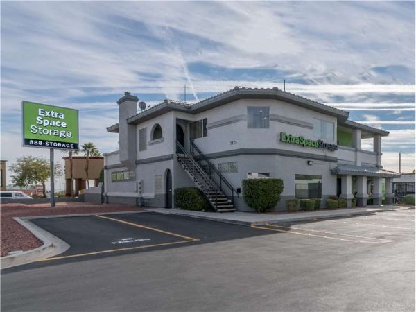 Extra Space Storage - 0820 - Las Vegas - W Sahara Ave - 7525 West Sahara Avenue