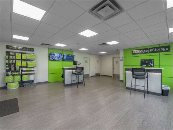 Extra Space Storage - 0639 - Englewood - Grand Ave - 524 Grand Avenue