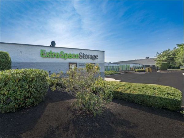 Extra Space Storage - 1391 - Bohemia - Johnson Ave - 510 Johnson Avenue