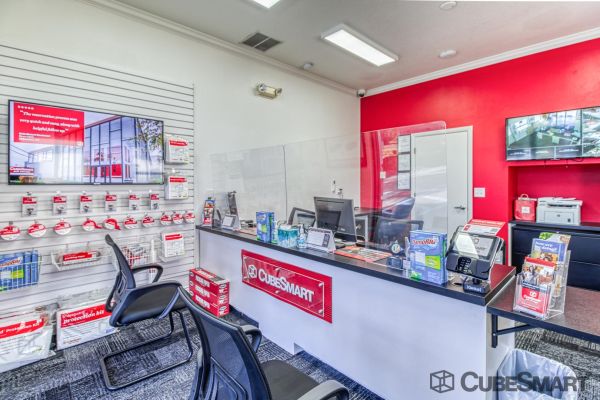 CubeSmart Self Storage - FL Edgewater North Ridgewood Avenue - 200 North Ridgewood Avenue
