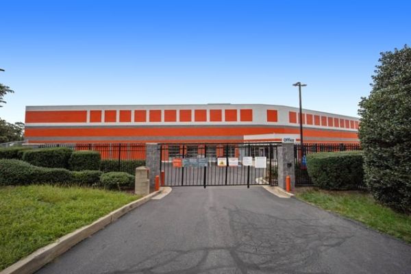Public Storage - Bethesda - 5329 Westbard Ave - 5329 Westbard Ave
