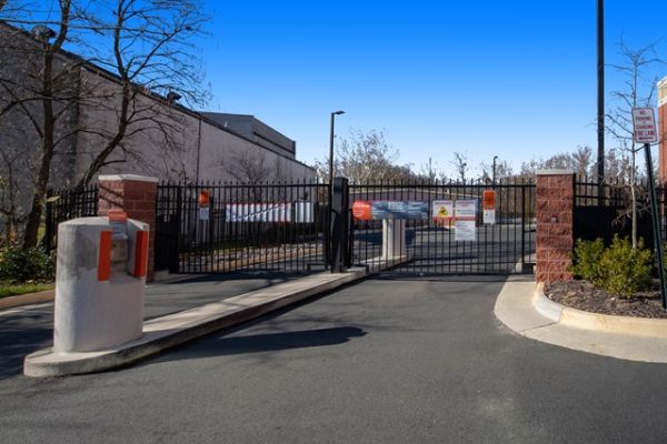Public Storage - Fairfax - 3180 Draper Dr - 3180 Draper Dr