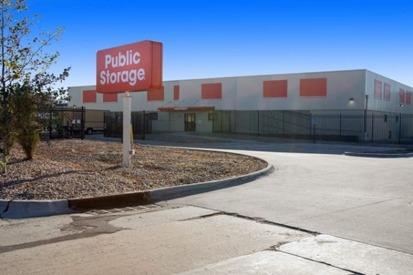 Public Storage - Omaha - 301 S 74th St - 301 S 74th St