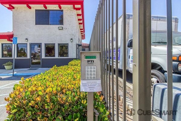 CubeSmart Self Storage - CA Escondido W El Norte Pkwy - 366 West El Norte Parkway