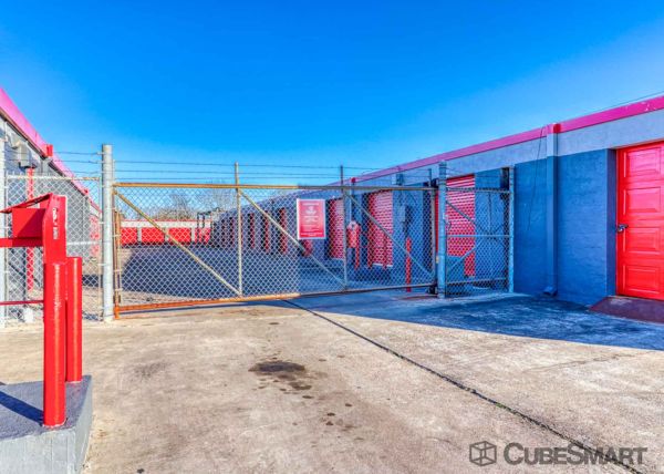 CubeSmart Self Storage - TX Victoria N Ben Wilson St - 2110 North Ben Wilson Street