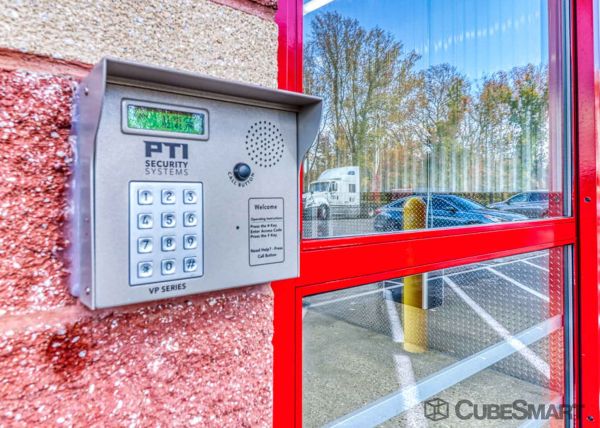 CubeSmart Self Storage - MD District Heights - 2121 Brooks Drive