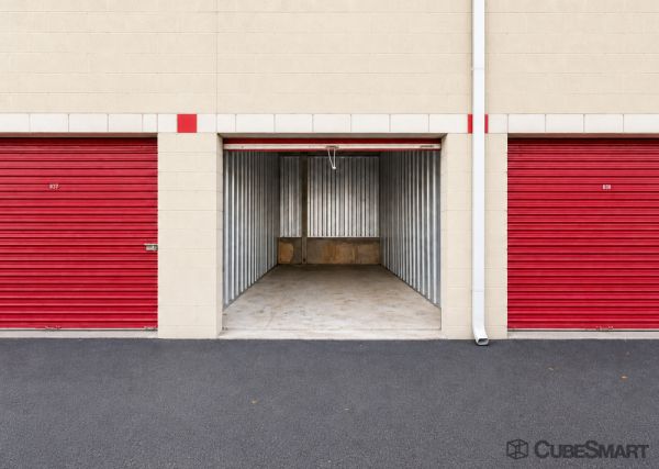 CubeSmart Self Storage - VA Alexandria Holly Hill Rd - 3100 Holly Hill Road