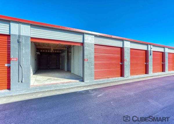 CubeSmart Self Storage - FL Tampa W Lindebaugh Ave - 5907 West Linebaugh Avenue