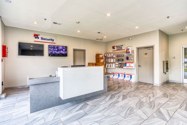 Devon Self Storage - 9008 - Camp Bowie - 6471 Camp Bowie Boulevard