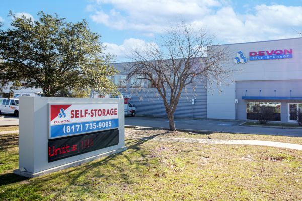 Devon Self Storage - 9008 - Camp Bowie - 6471 Camp Bowie Boulevard