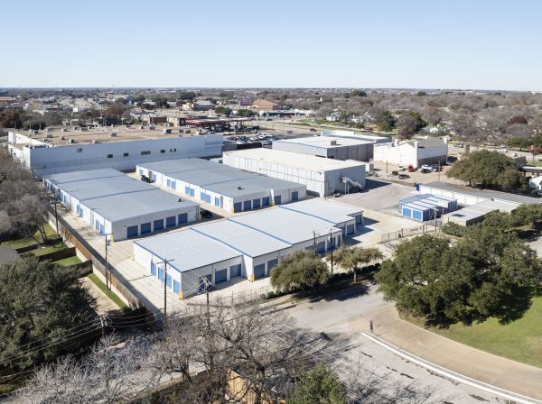 Devon Self Storage - 9008 - Camp Bowie - 6471 Camp Bowie Boulevard