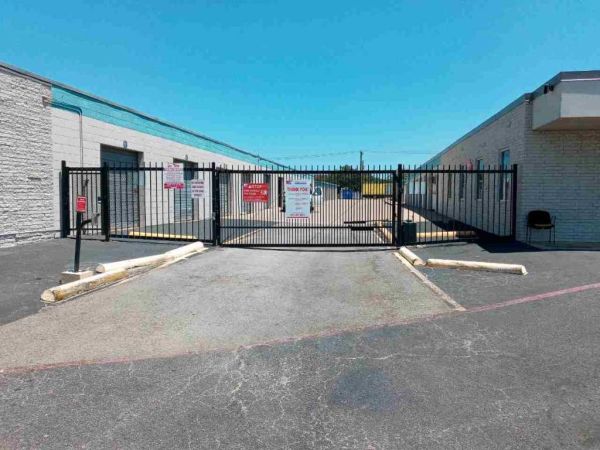 Devon Self Storage - 9157 - E Fort Worth - 6465 East Rosedale Street