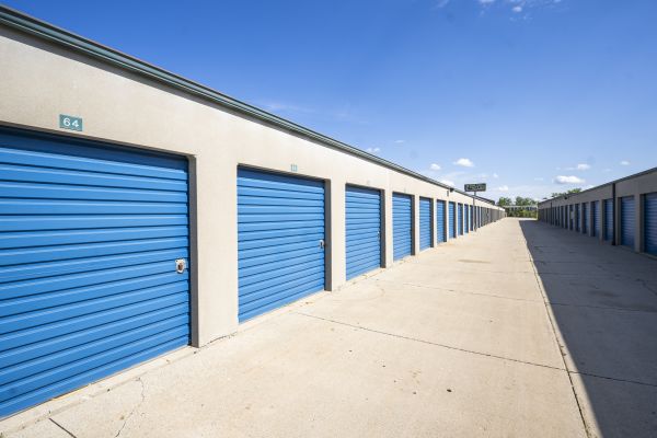 Devon Self Storage Milwaukee, Wisconsin - 2922 South 5Th Court