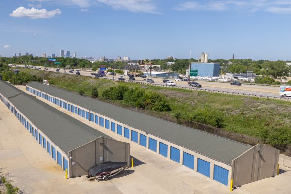 Devon Self Storage Milwaukee, Wisconsin - 2922 South 5Th Court
