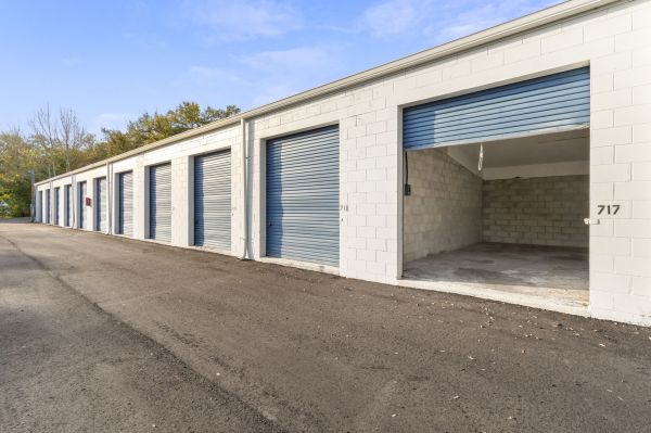 Plant Saver Storage - 3010 James L Redman Parkway