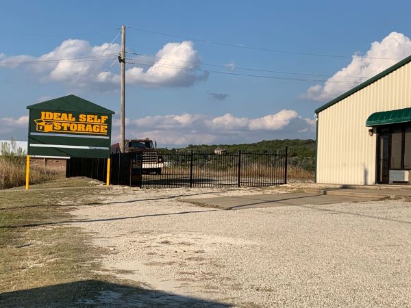 Ideal Self Storage - Gatesville 36 - 425 Texas 36