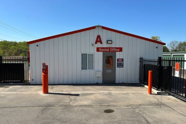 Public Storage - Wadsworth - 660 Silvercreek Rd - 660 Silvercreek Rd