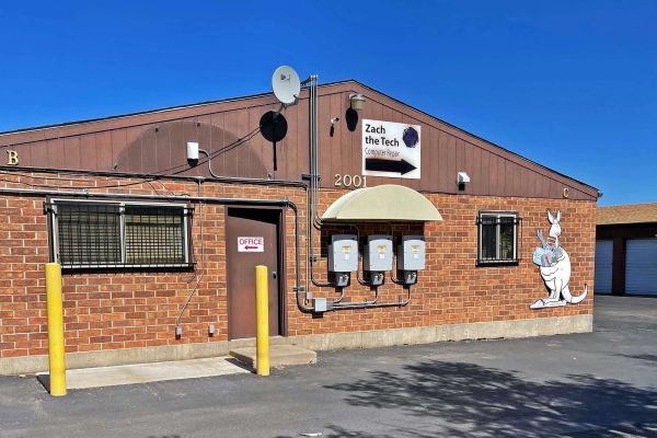 Belmont Self Storage - 2001 Oakshire Lane