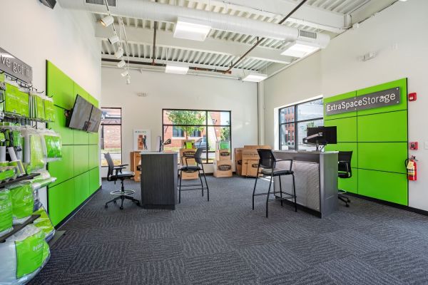 Extra Space Storage - 7760 - Baltimore - Charles St - 1900 South Charles Street