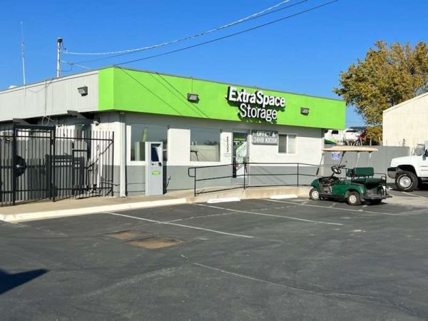 Extra Space Storage - 0484 - North Highlands - Elkhorn Blvd - 2733 Elkhorn Boulevard