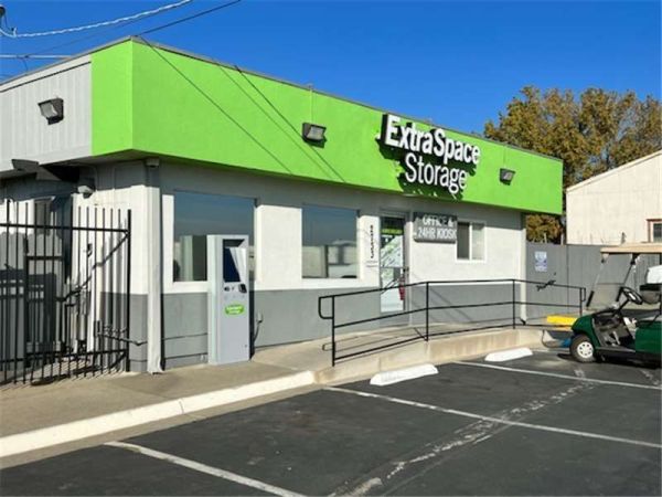 Extra Space Storage - 0484 - North Highlands - Elkhorn Blvd - 2733 Elkhorn Boulevard