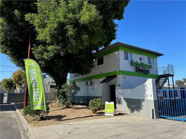 Extra Space Storage - 6006 - Reseda - Canby Ave - 6836 Canby Avenue