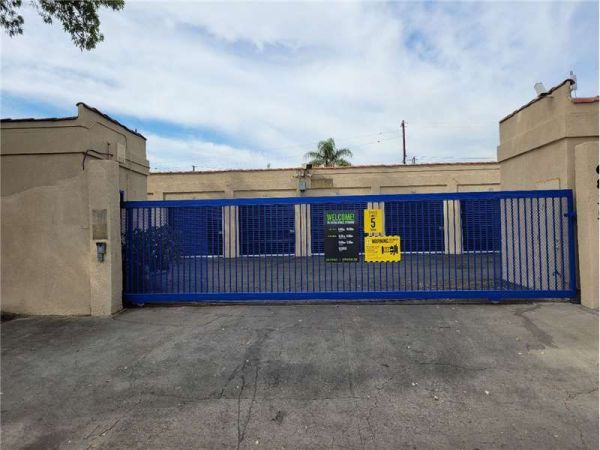Extra Space Storage - 6006 - Reseda - Canby Ave - 6836 Canby Avenue