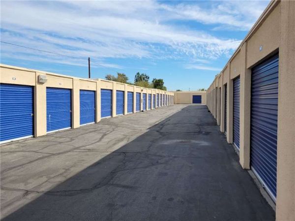 Extra Space Storage - 6006 - Reseda - Canby Ave - 6836 Canby Avenue