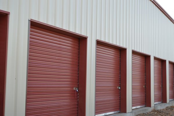 Strawberry Storage - 2117 U.s. 40