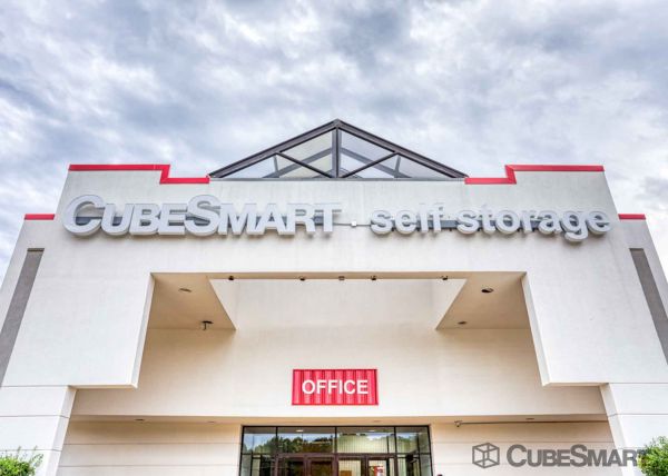 CubeSmart Self Storage - 3115 South Lake Drive - 3115 South Lake Drive