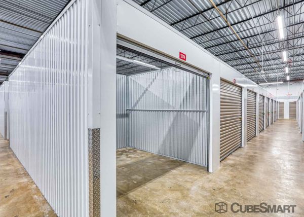 CubeSmart Self Storage - 3115 South Lake Drive - 3115 South Lake Drive