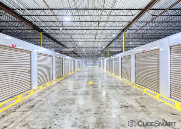 CubeSmart Self Storage - 3115 South Lake Drive - 3115 South Lake Drive