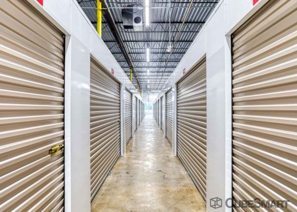 CubeSmart Self Storage - 3115 South Lake Drive - 3115 South Lake Drive