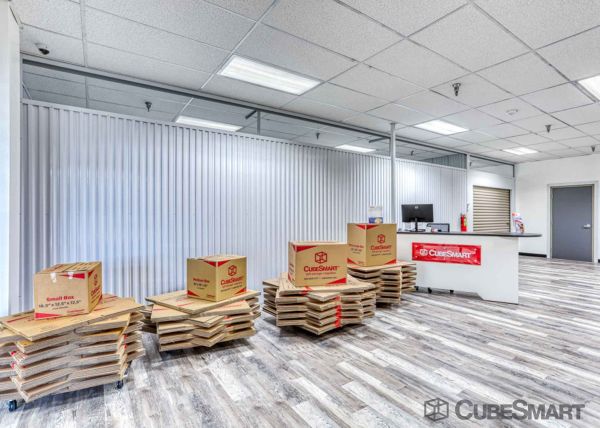 CubeSmart Self Storage - 3115 South Lake Drive - 3115 South Lake Drive