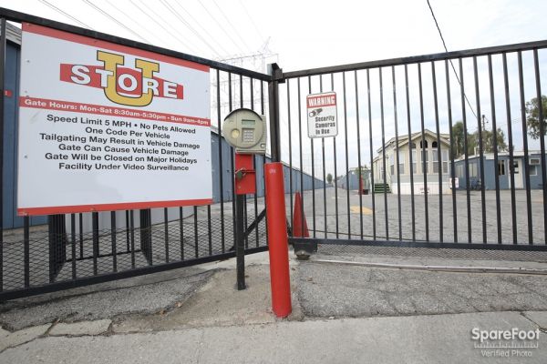U-Store Bell - 5427 Clara St