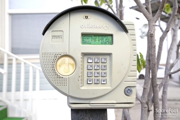U-Store Bell - 5427 Clara St