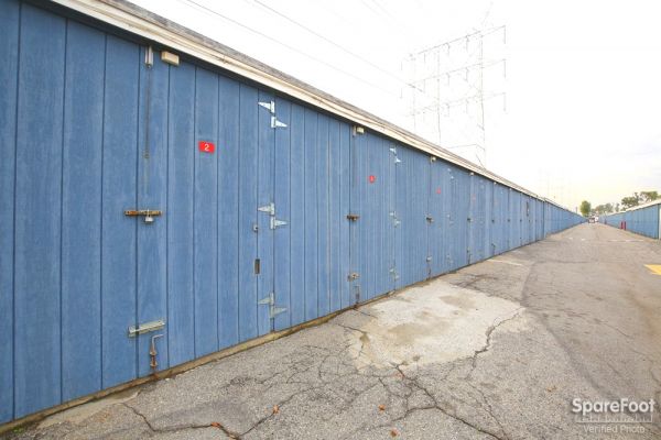 U-Store Bell - 5427 Clara St