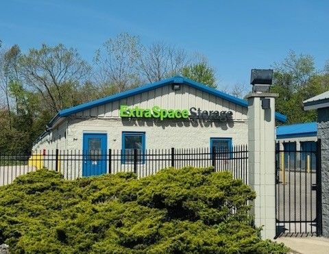Extra Space Storage - 2118 - Bloomington - Daniels Way - 111 North Daniels Way