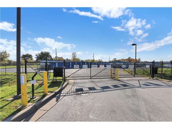 Extra Space Storage - 2194 - Indianapolis - Lynhurst Dr - 2950 South Lynhurst Drive