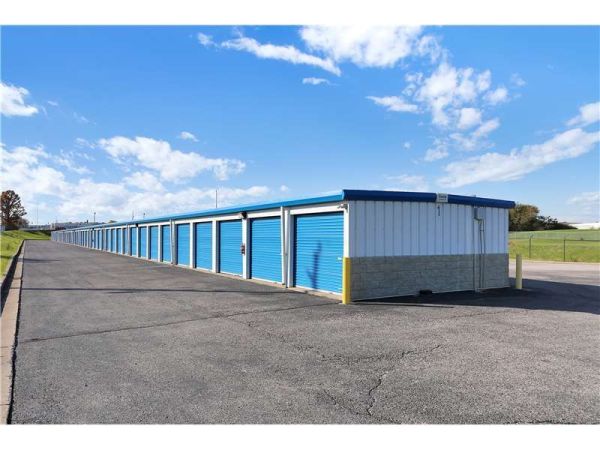 Extra Space Storage - 2194 - Indianapolis - Lynhurst Dr - 2950 South Lynhurst Drive