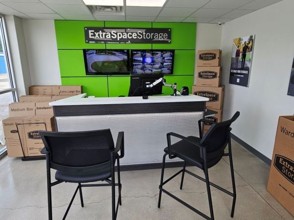 Extra Space Storage - 2194 - Indianapolis - Lynhurst Dr - 2950 South Lynhurst Drive