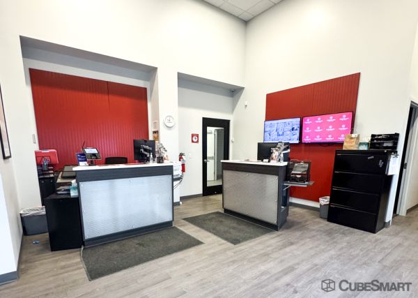 CubeSmart Self Storage - 930 West Holmes Road - 930 West Holmes Road