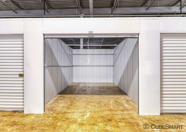 CubeSmart Self Storage - 930 West Holmes Road - 930 West Holmes Road