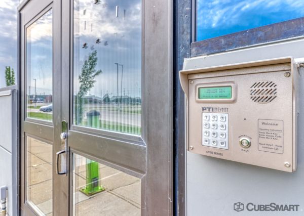 CubeSmart Self Storage - 930 West Holmes Road - 930 West Holmes Road