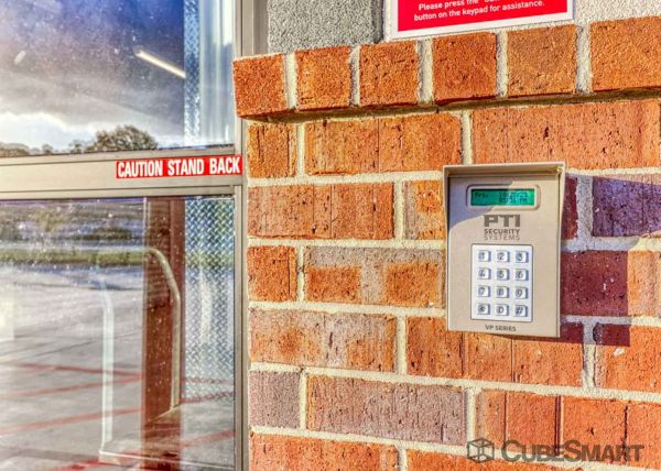 CubeSmart Self Storage - 9961 Sullivan Road - 9961 Sullivan Road