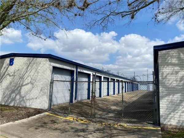 Red and Blue Storage - 8535 Gsri Ave