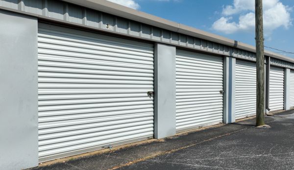 Oak Tree Storage - 5300 Oak Tree Road